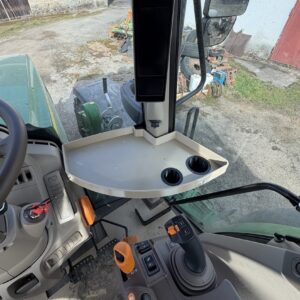 Odkládací prostor pro John Deere 6155M